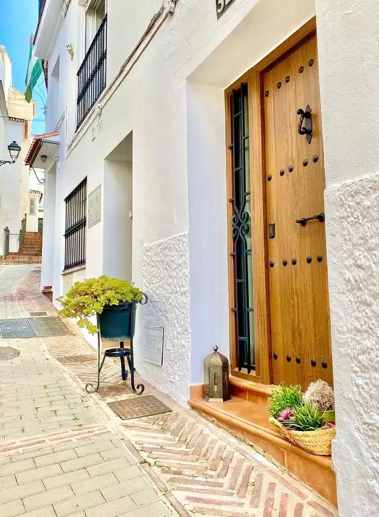 Vista exterior de Casa adosada en venta en Istán con Aire acondicionado, Calefacción y Terraza