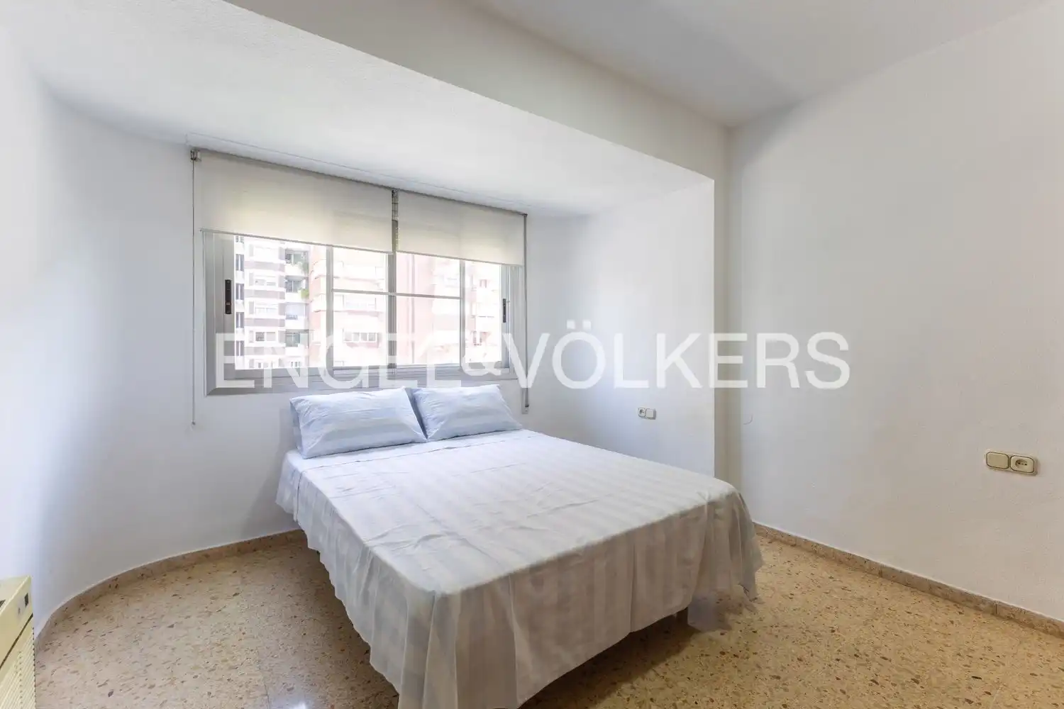 Bedroom of Flat for rent in Valencia  with Air Conditioner, Heating and Terrace