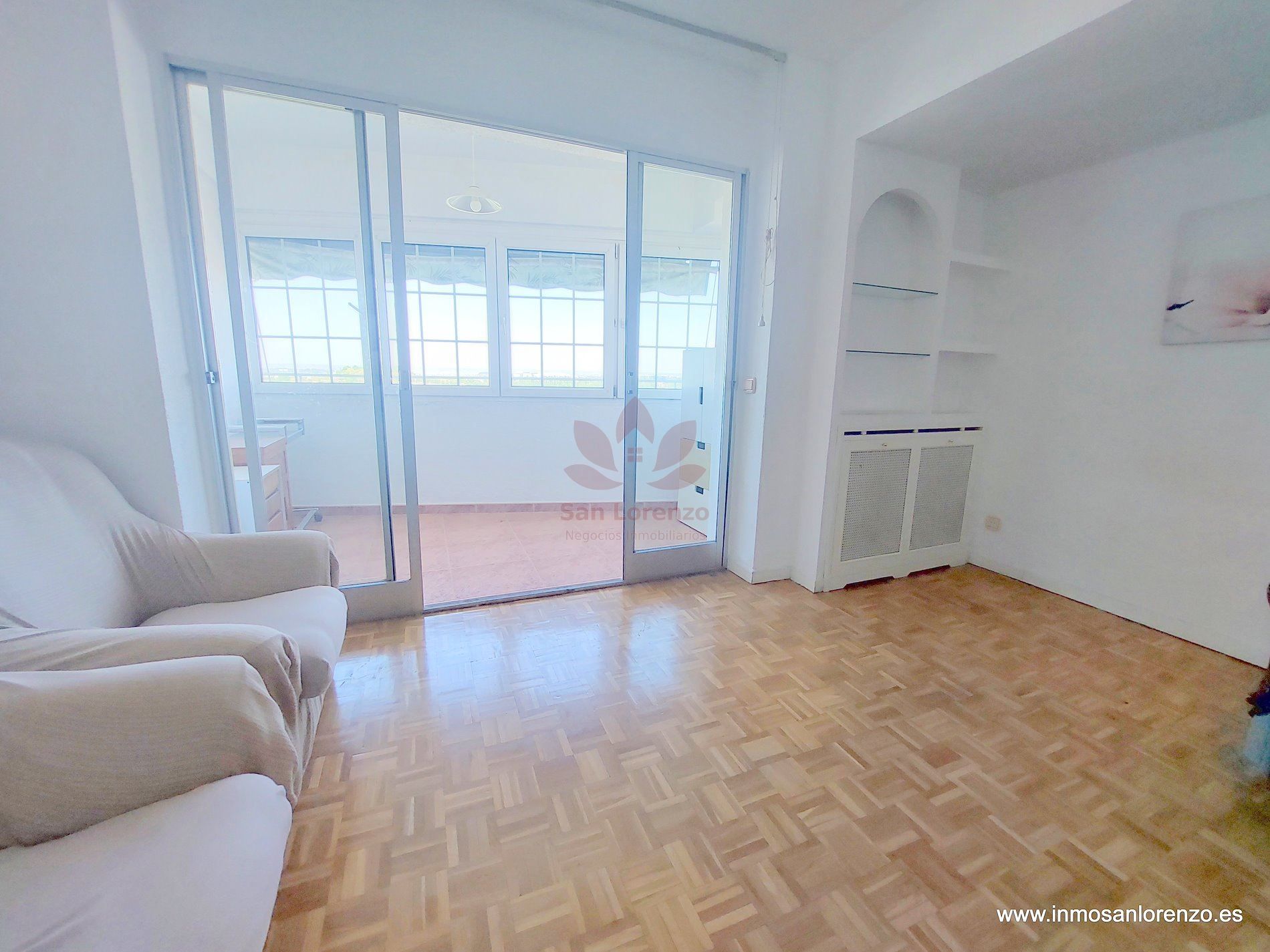 Sala d'estar de Pis en venda en  Madrid Capital amb Parquet i Traster