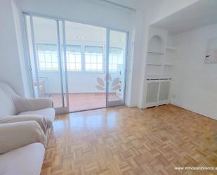 Sala d'estar de Pis en venda en  Madrid Capital amb Parquet i Traster
