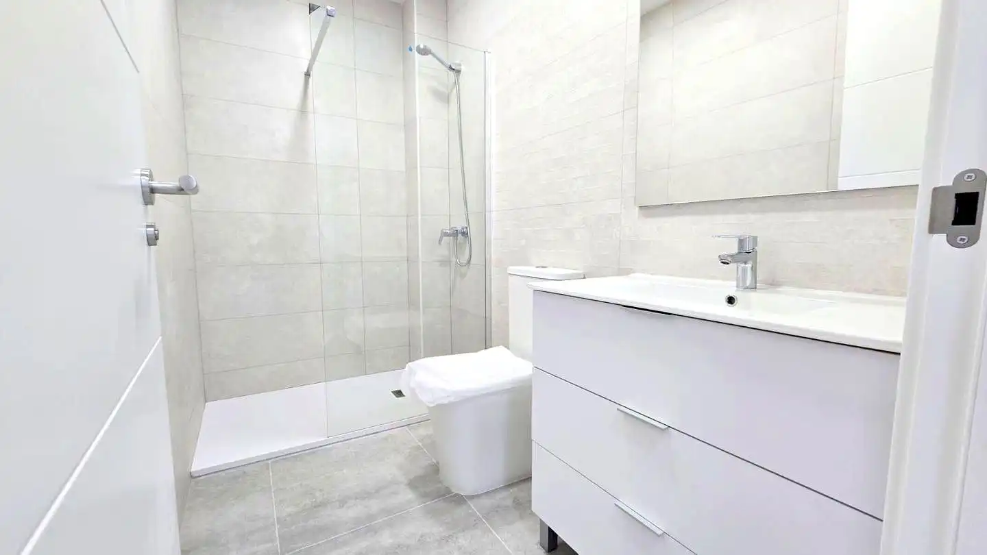 Bathroom of Apartments for rent in Gandia  with Furnished
