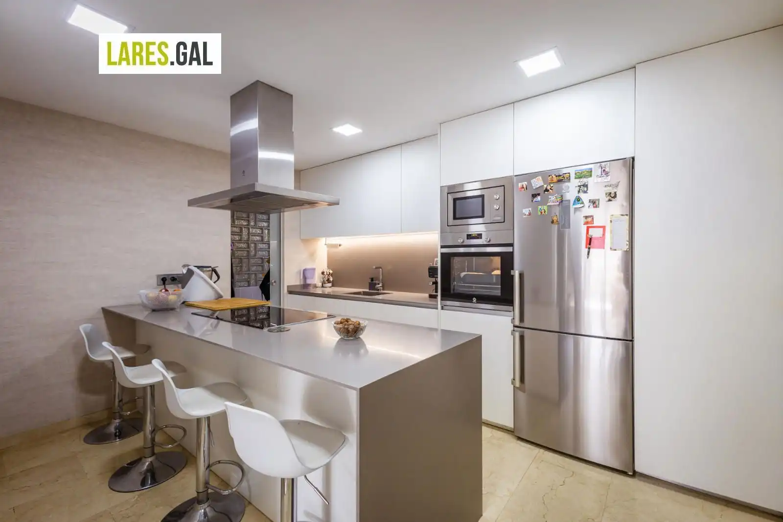Cocina de Piso en venta en Cangas  con Calefacción, Parquet y Terraza