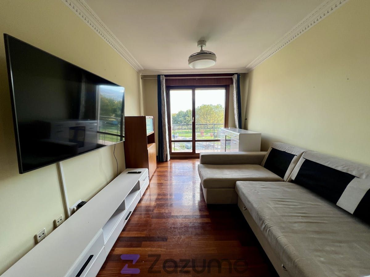 Living room of Flat to rent in Zamudio  with Heating, Parquet flooring and Terrace