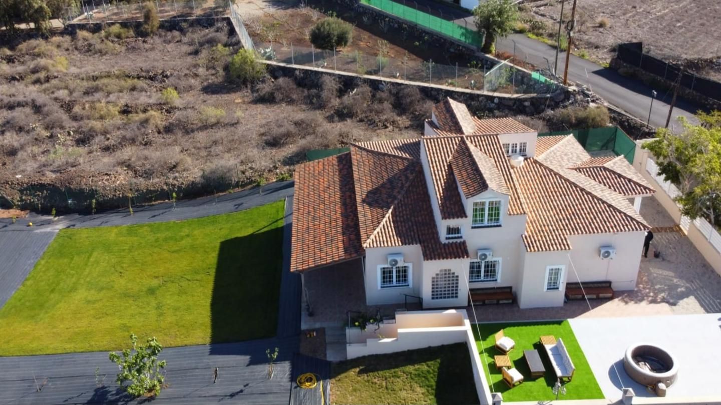 Exterior view of House or chalet for sale in Arona  with Air Conditioner, Private garden and Terrace