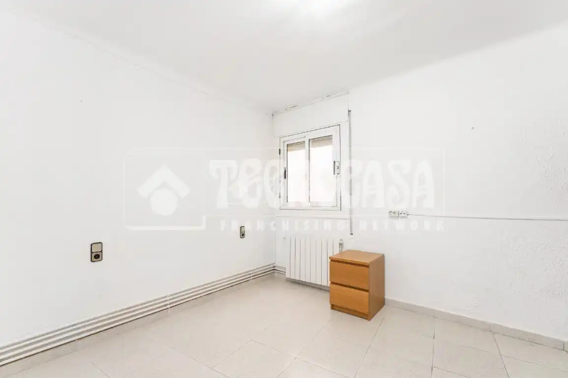 Dormitori de Pis en venda en Cornellà de Llobregat amb Calefacció