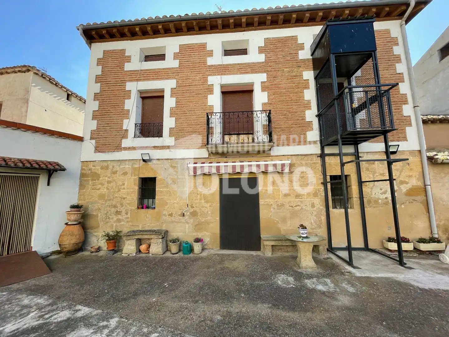 Exterior view of Houses for sale in Cihuri  with Heating, Private garden and Storage room