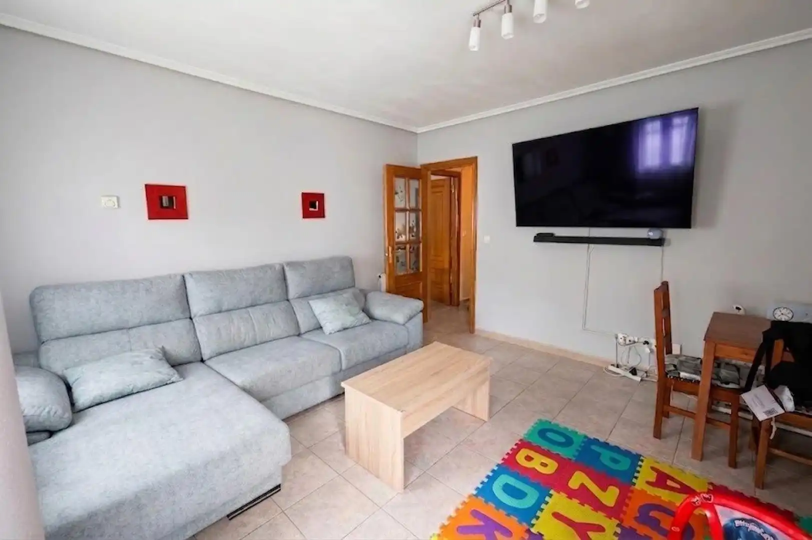 Sala d'estar de Pis en venda en Fabero amb Calefacció i Moblat