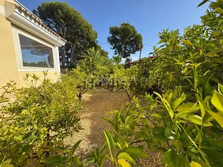 Jardí de Casa o xalet en venda en La Nucia amb Aire condicionat, Calefacció i Jardí privat
