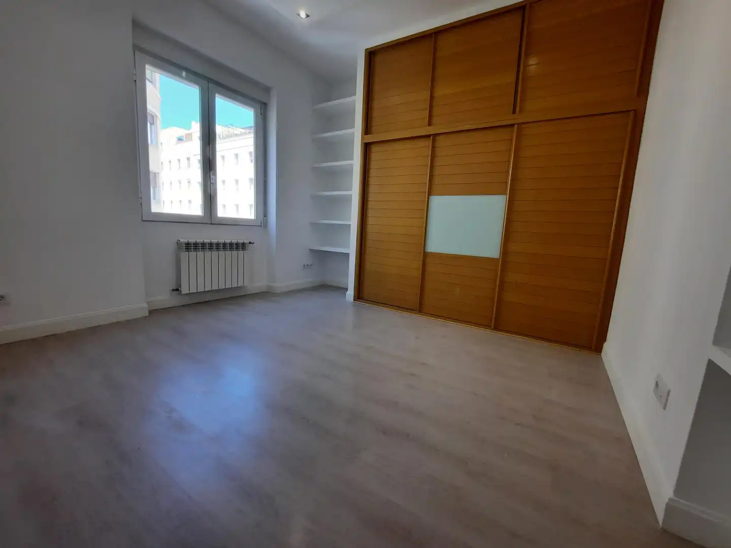 Schlafzimmer von Wohnung zur Miete in Madrid mit Klimaanlage, Heizung und Parkett