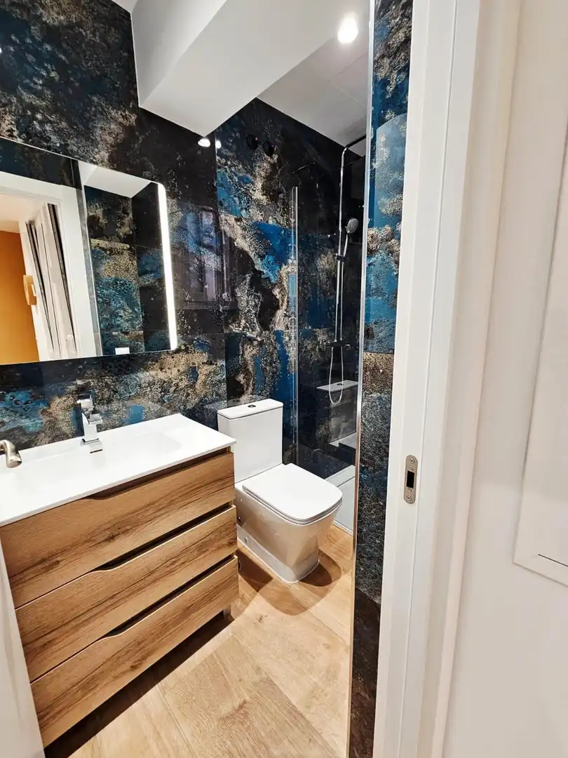 Bany de Apartament en venda en Madrid amb Aire condicionat, Calefacció i Moblat
