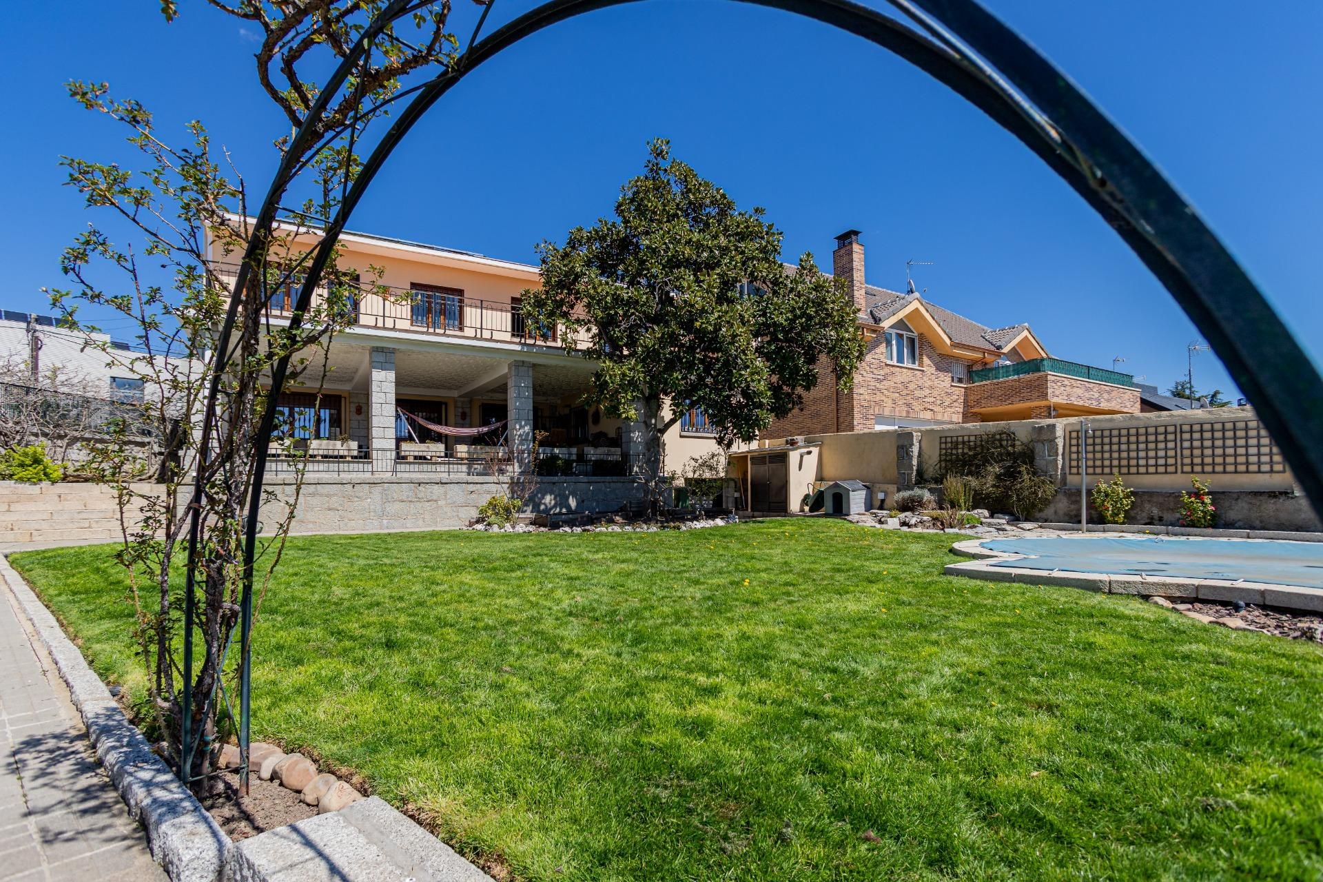 Jardí de Casa o xalet en venda en Colmenar Viejo amb Aire condicionat, Calefacció i Jardí privat