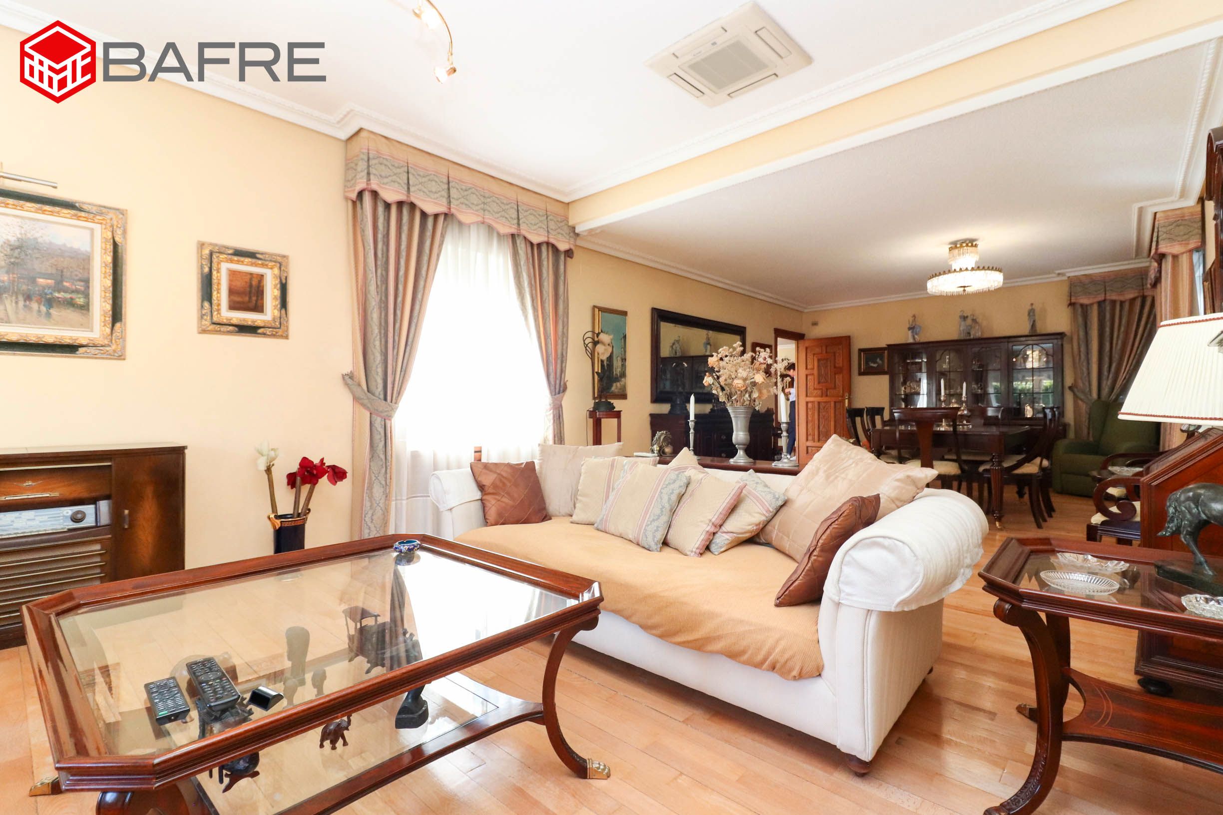 Living room of House or chalet for sale in  Madrid Capital  with Air Conditioner, Heating and Private garden