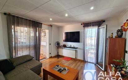 Living room of Flat for sale in Girona Capital  with Air Conditioner, Terrace and Balcony