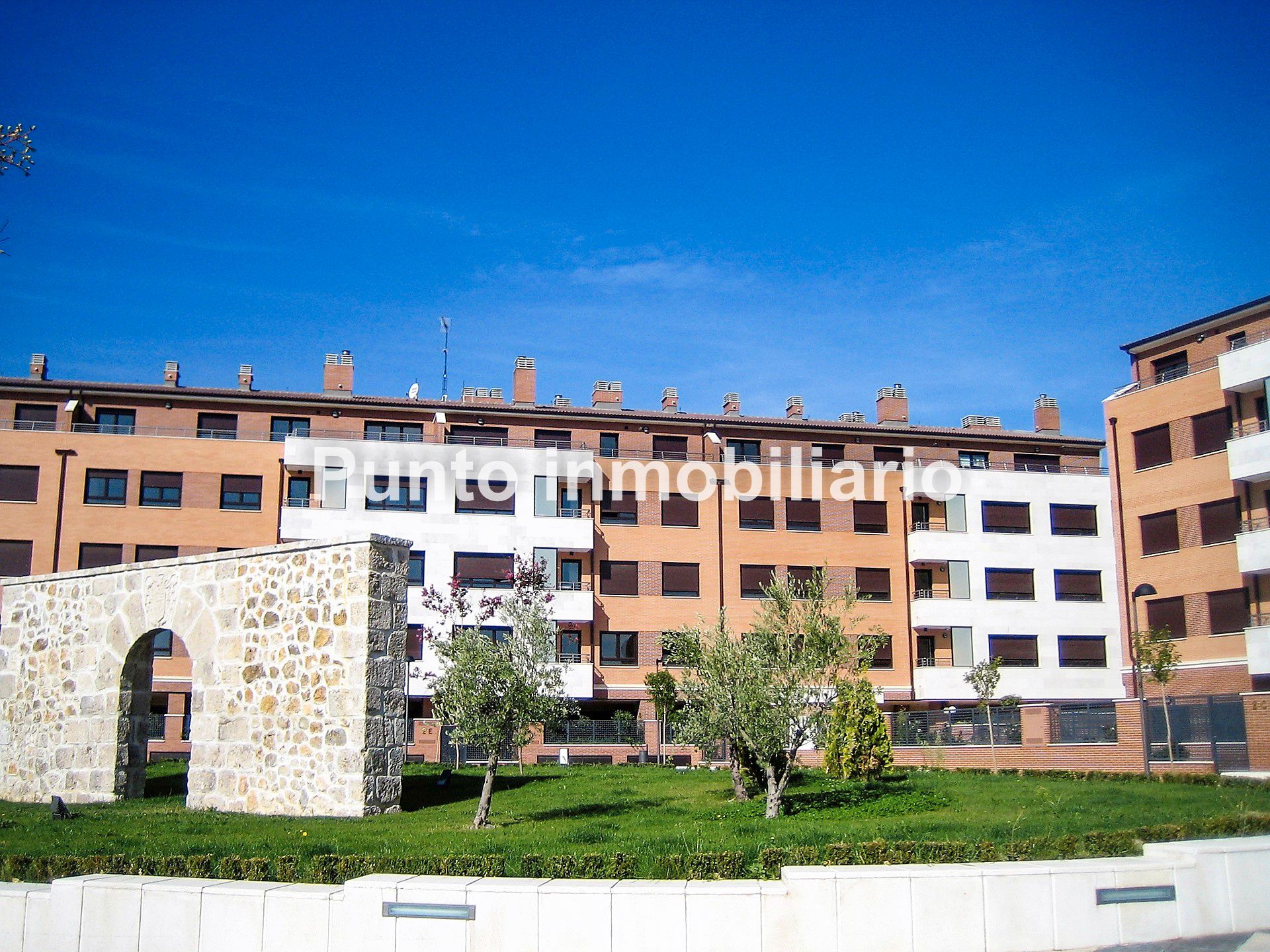 Exterior view of Flat for rent in Arroyo de la Encomienda  with Heating, Storage room and Community pool