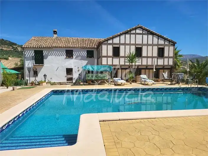 Casa rústica con piscina en venta en Algarinejo