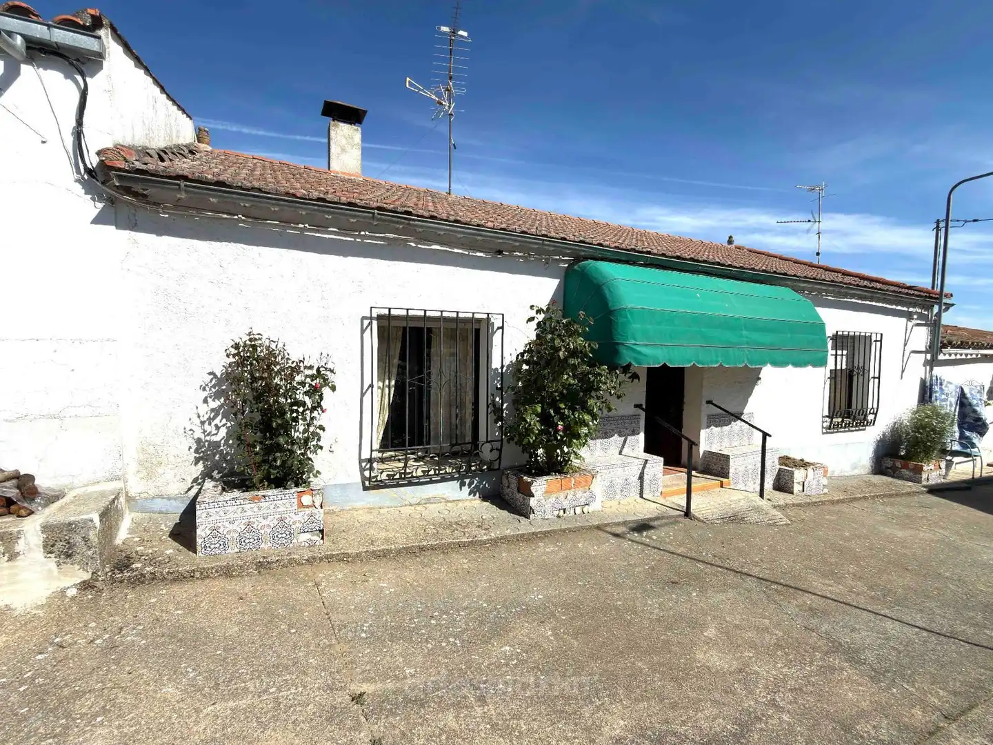 Vista exterior de Casa o xalet en venda en Vecinos amb Calefacció