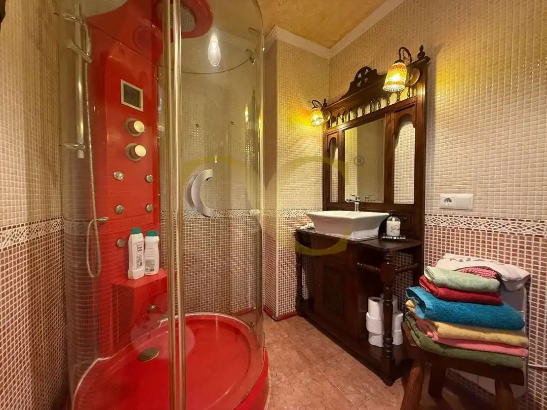 Badezimmer von Maisonette zum Verkauf in Llanes mit Heizung, Privatgarten und Terrasse
