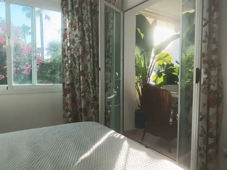 Dormitori de Pis en venda en Estepona amb Aire condicionat i Piscina