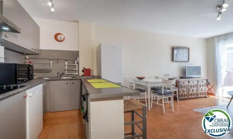 Cuina de Apartament en venda en Empuriabrava amb Aire condicionat i Terrassa