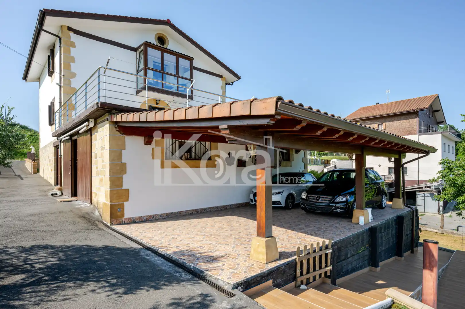 Vista exterior de Casa o xalet en venda en Lasarte-Oria amb Calefacció, Jardí privat i Parquet