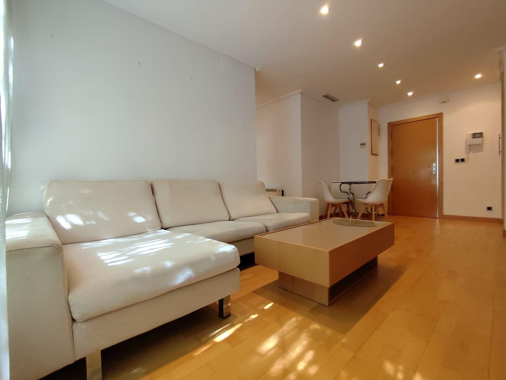 Sala d'estar de Pis en venda en Tres Cantos amb Aire condicionat, Calefacció i Jardí privat