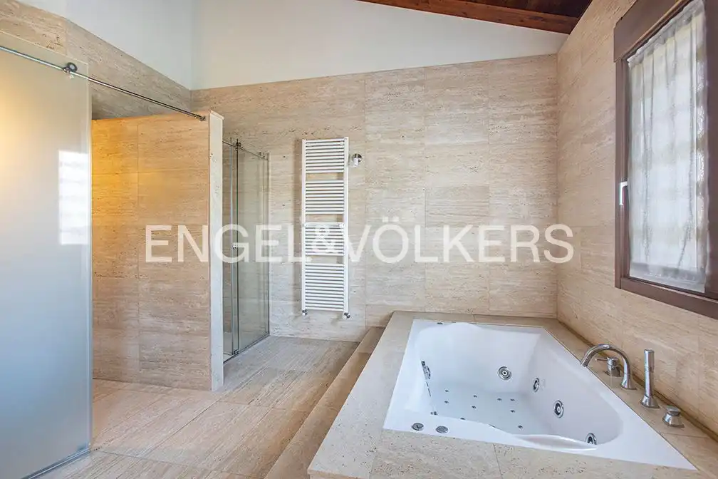 Bathroom of Houses for sale in Gijón   with Air Conditioner, Heating and Private garden