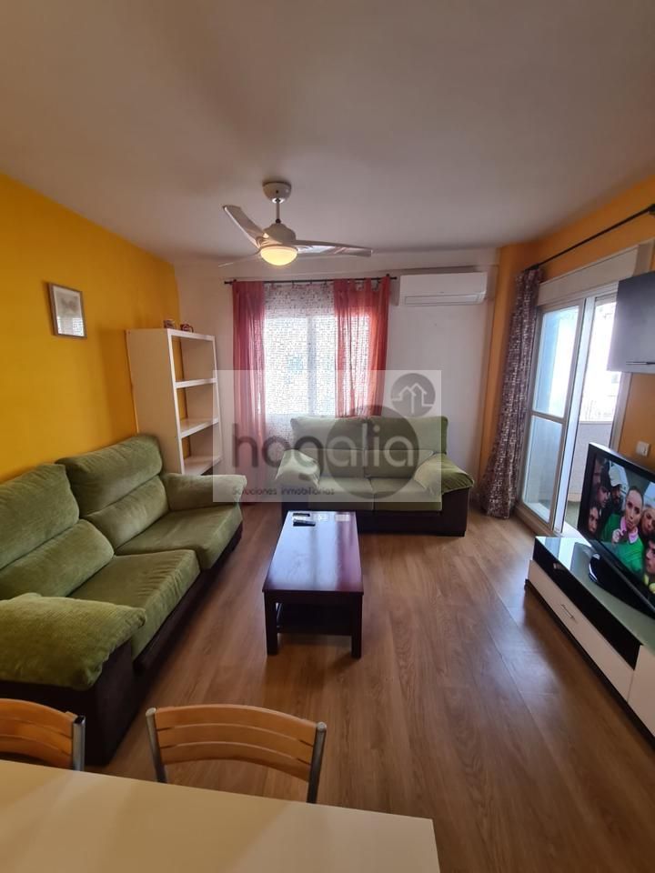 Living room of Flat for rent in  Sevilla Capital  with Air Conditioner and Furnished