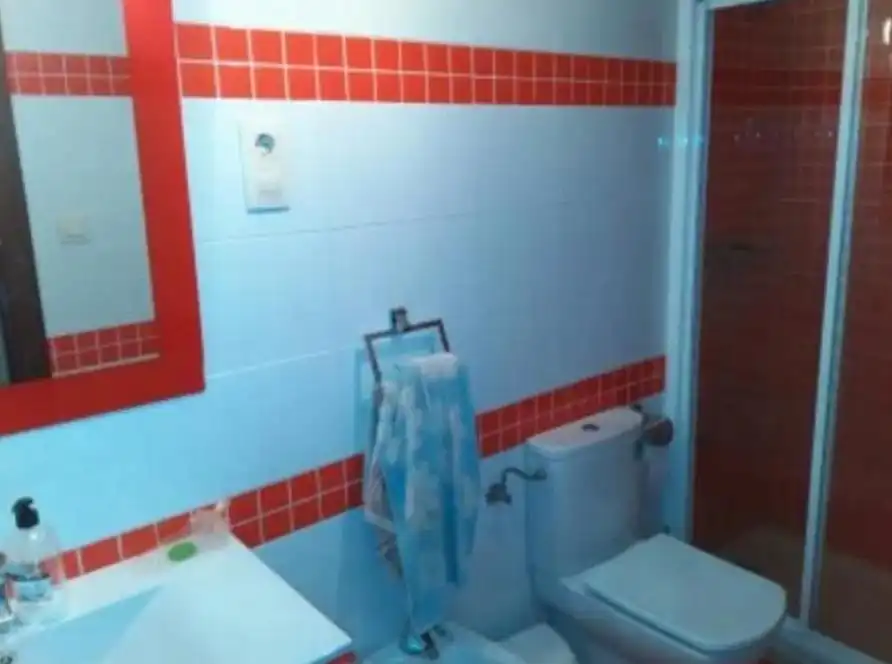 Baño de Piso de alquiler en Granada con Amueblado y Balcón