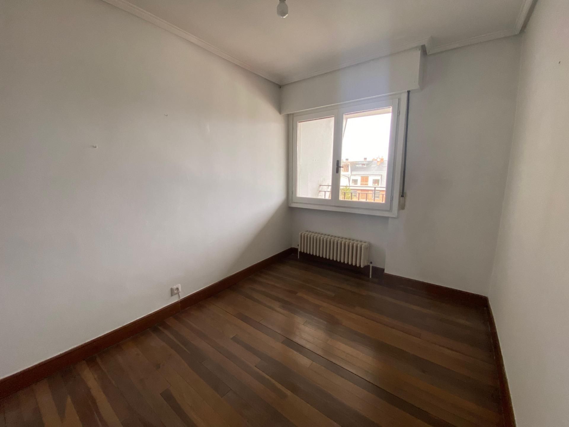 Dormitori de Pis en venda en Getxo  amb Calefacció i Traster