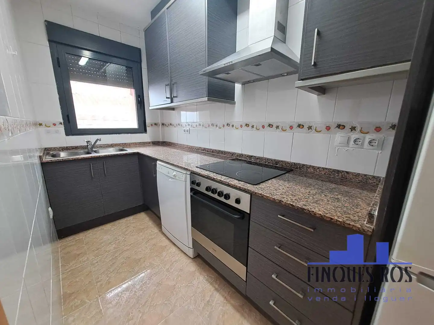 Küche von Wohnung zum Verkauf in Vinaròs mit Klimaanlage, Heizung und Möbliert