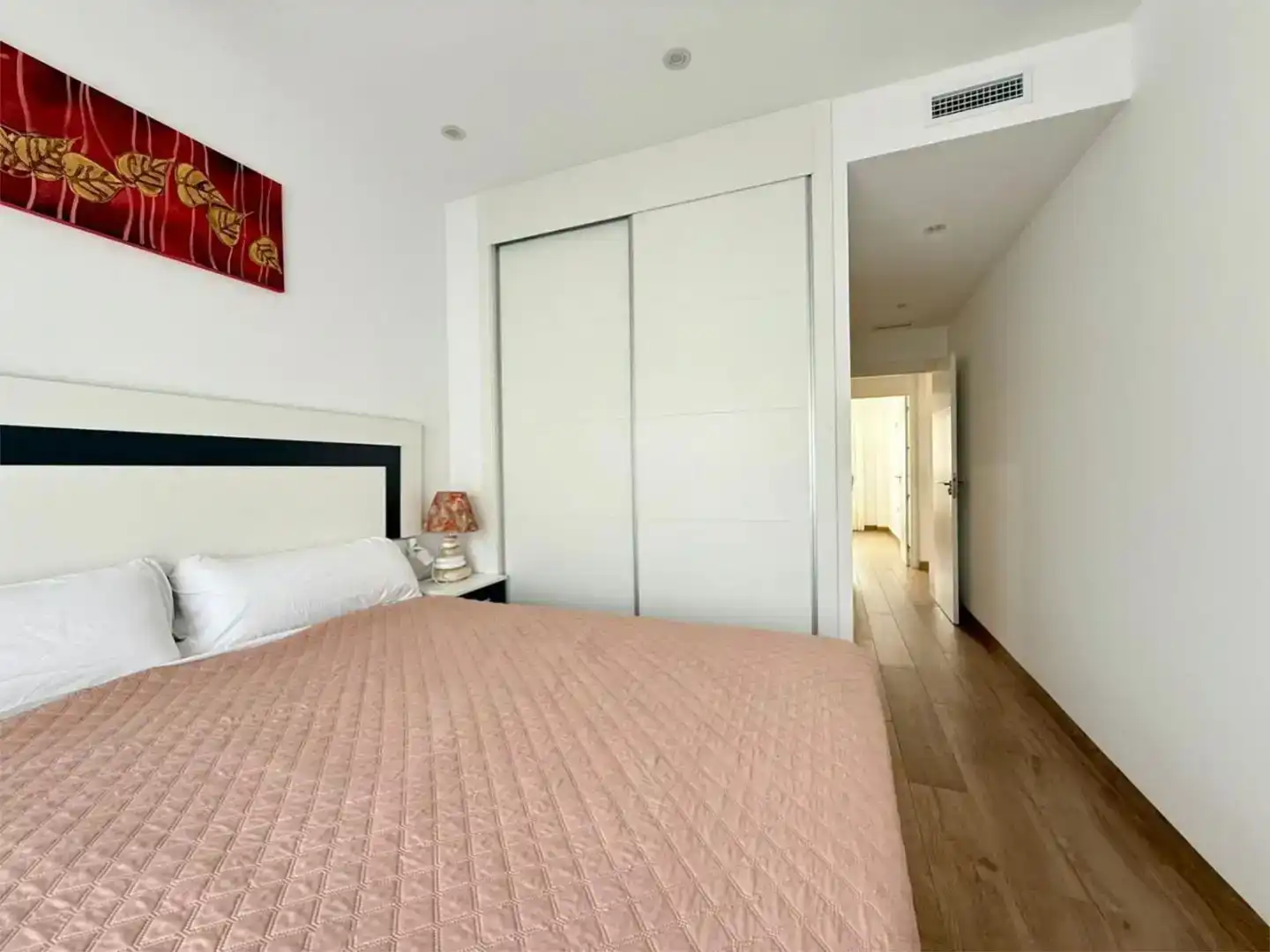 Schlafzimmer von Wohnung zur Miete in Torrevieja mit Klimaanlage und Schwimmbad