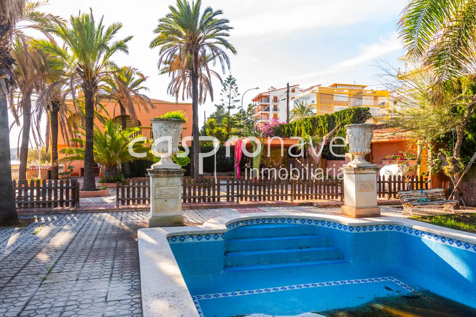 Vista exterior de Casa o xalet en venda en Benicasim / Benicàssim amb Calefacció, Jardí privat i Terrassa