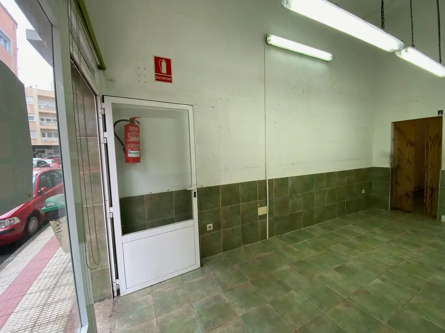 Local comercial en alquiler en Rúa Farmacéutico Manuel Fernández Llamazares 9, imagen 2