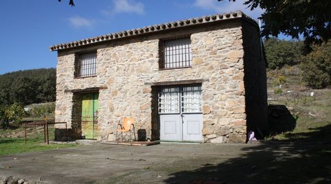 Venta de casa en el campo en la Vera, con una finca en produccion de cerezas y higueras en un lugar con unas vistas inmejorables.