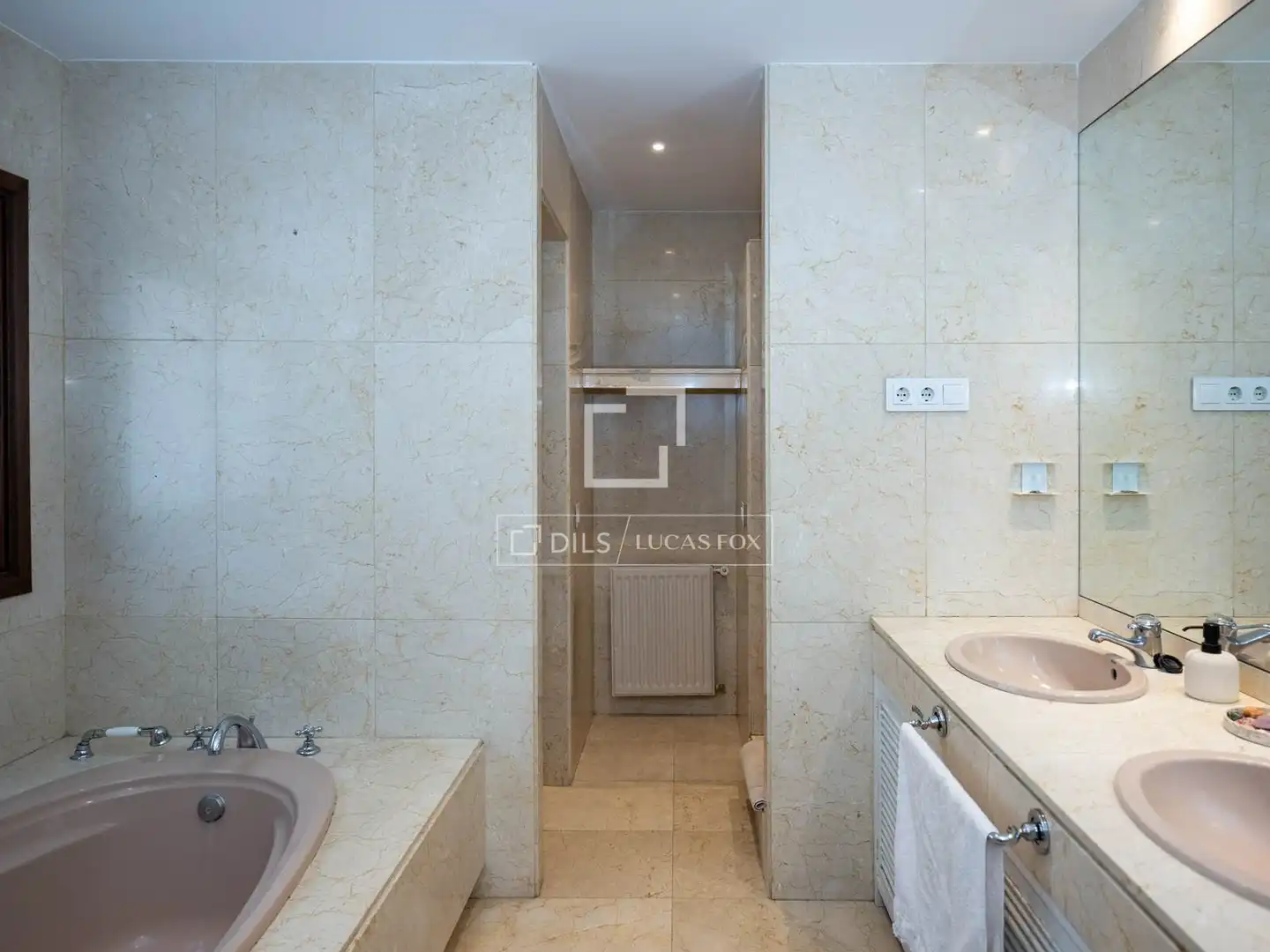 Bathroom of Houses for rent in Madrid  with Air Conditioner, Heating and Private garden