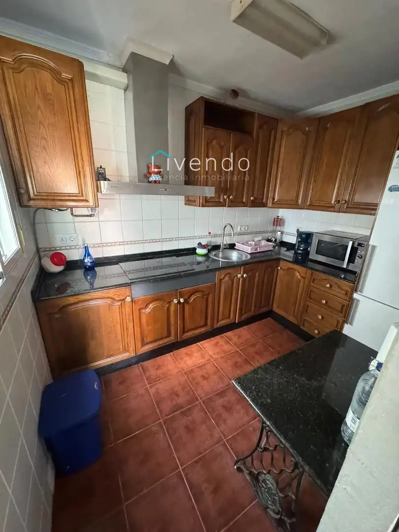 Cuina de Casa o xalet en venda en Chiclana de la Frontera amb Jardí privat, Piscina i Piscina comunitària