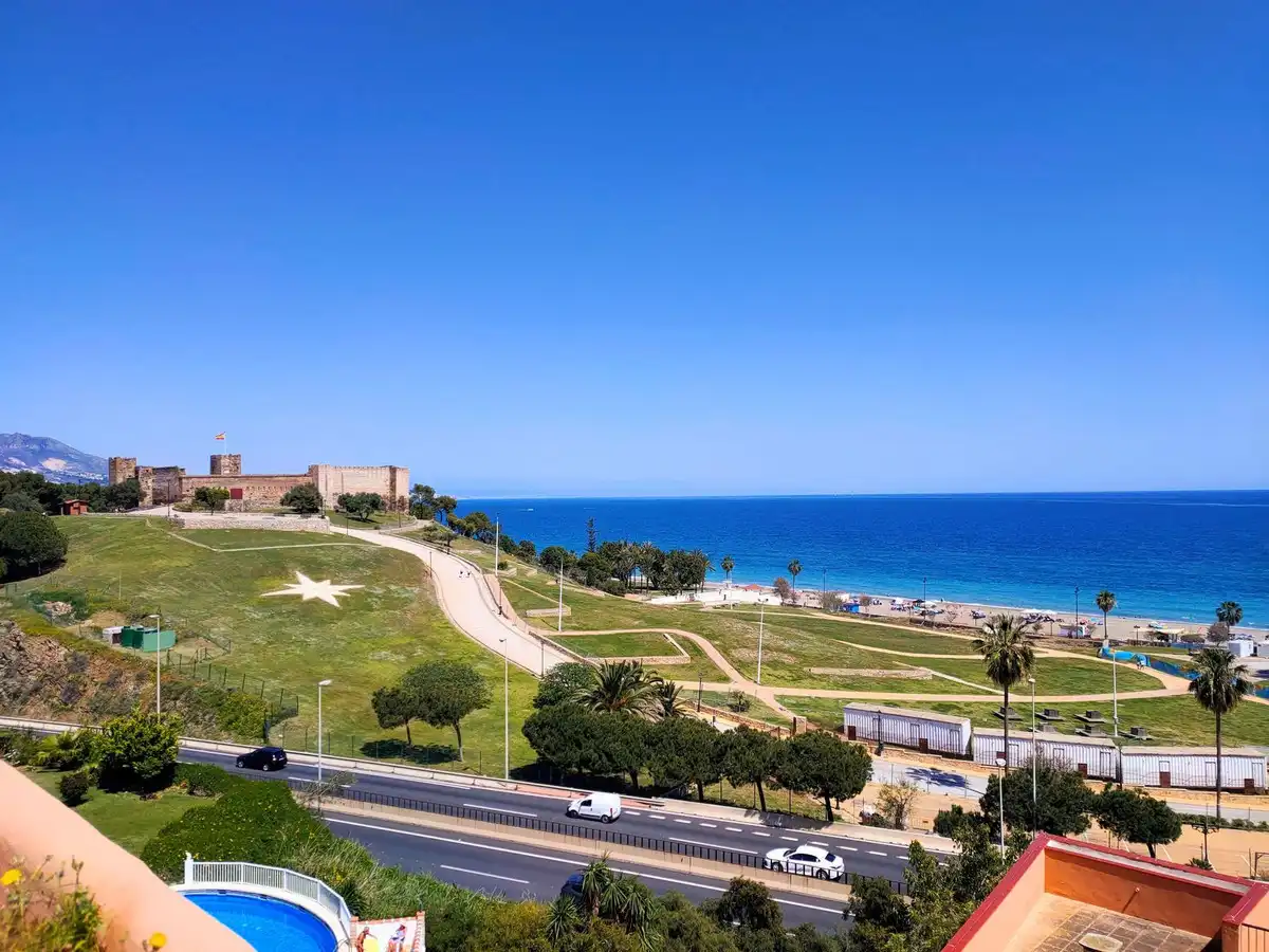 Vista exterior de Ático en venta en Fuengirola con Aire acondicionado, Amueblado y Piscina comunitaria