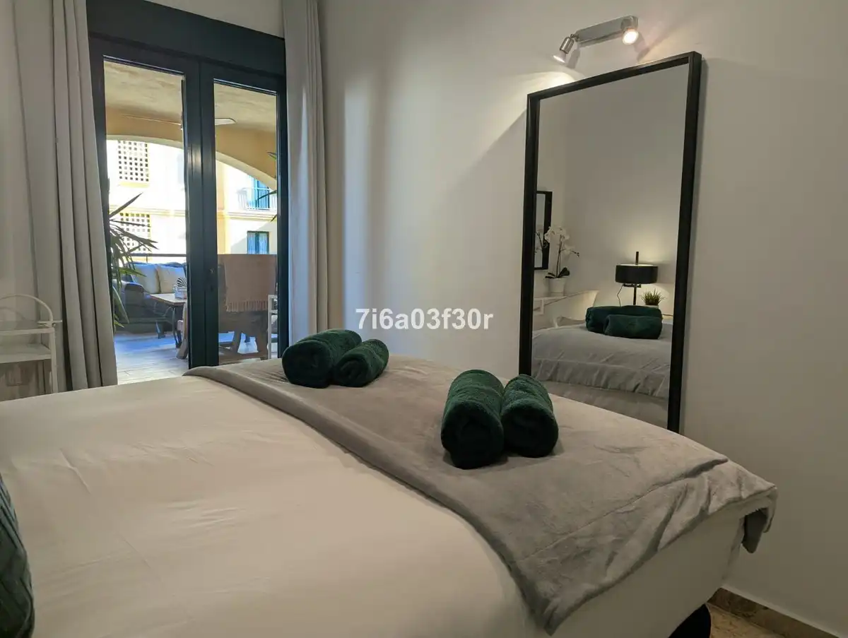 Schlafzimmer von Wohnungen zum Verkauf in Marbella mit Heizung, Privatgarten und Terrasse