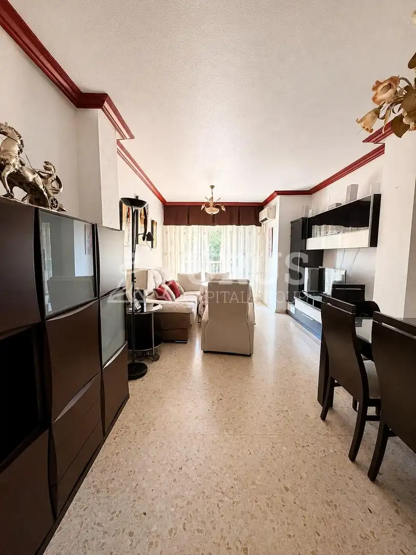 Piso en venta en CENTRO DE SALUD, Poniente-Norte - Miralbaida - Parque Azahara