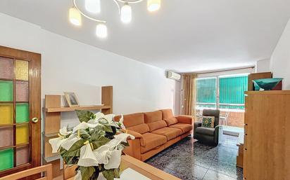 Wohnzimmer von Wohnung zum verkauf in Badalona mit Klimaanlage und Balkon