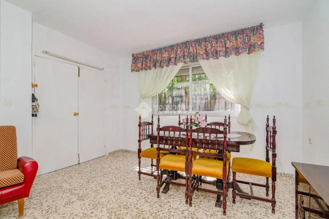 Menjador de Casa adosada en venda en Armilla amb Jardí privat, Terrassa i Balcó