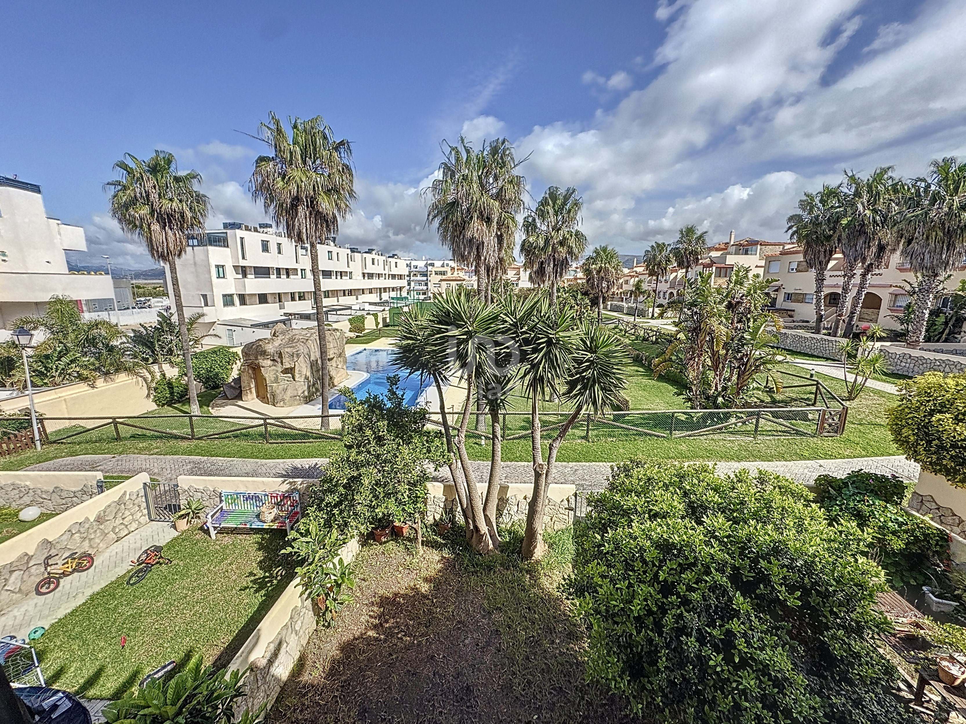 Vista exterior de Casa o xalet en venda en Tarifa amb Calefacció, Terrassa i Piscina