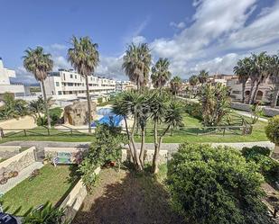 Vista exterior de Casa o xalet en venda en Tarifa amb Calefacció, Terrassa i Piscina