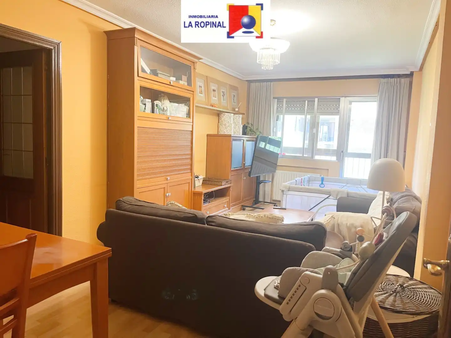 Living room of Flat for sale in Salamanca  with Heating, Parquet flooring and Furnished
