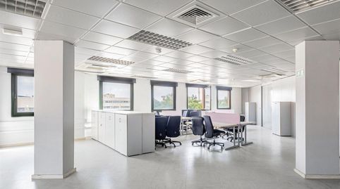Foto 2 de Edificio en venta en Zona Industrial, Alcobendas