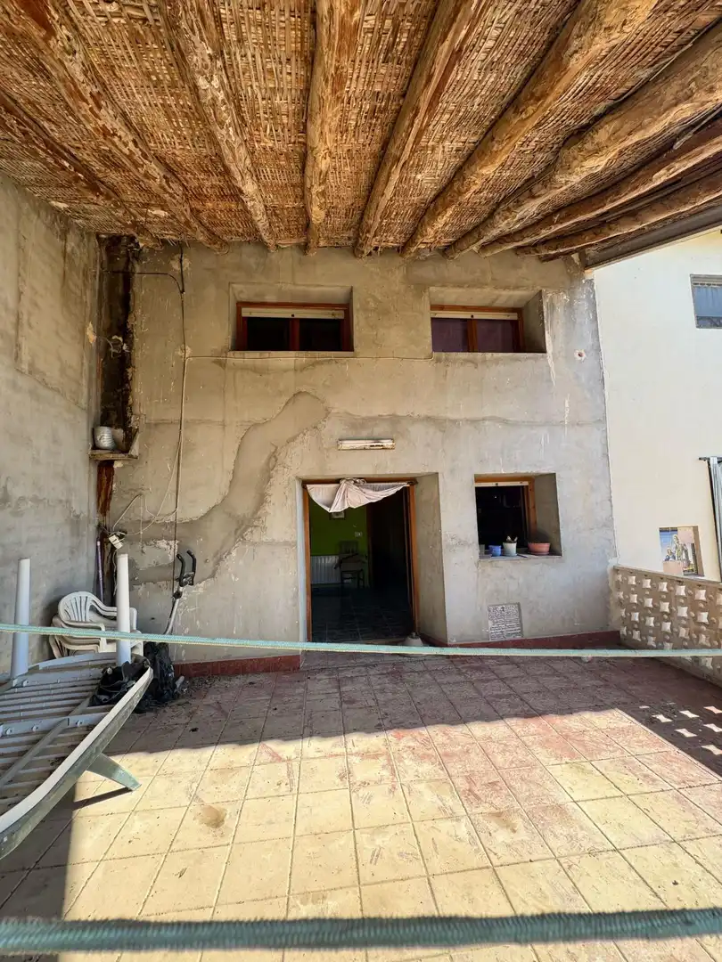 Vista exterior de Casa adosada en venda en Alcañiz amb Terrassa, Traster i Piscina comunitària