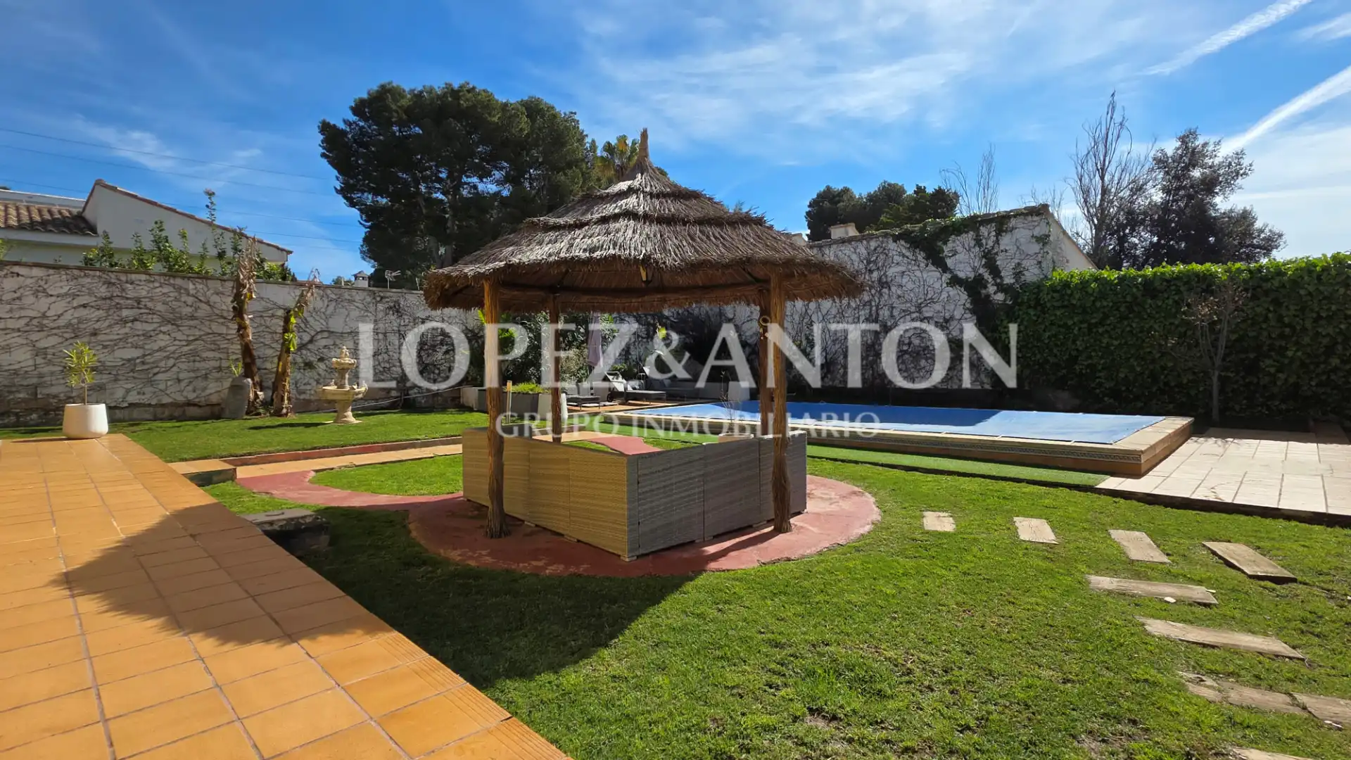 Garden of Houses for sale in L'Eliana  with Air Conditioner, Heating and Private garden