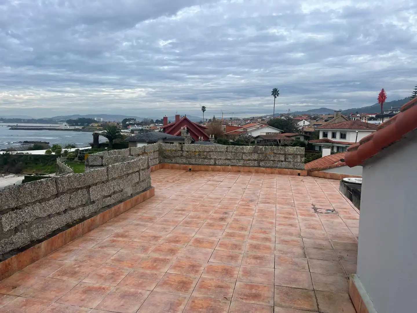 Terrassa de Casa o xalet en venda en Vigo  amb Jardí privat, Terrassa i Traster
