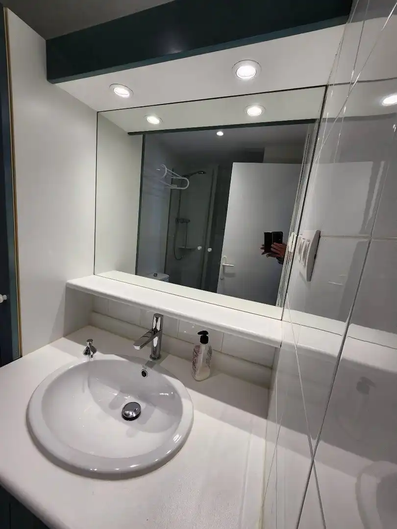Badezimmer von Wohnung zur Miete in Sitges mit Klimaanlage, Privatgarten und Terrasse