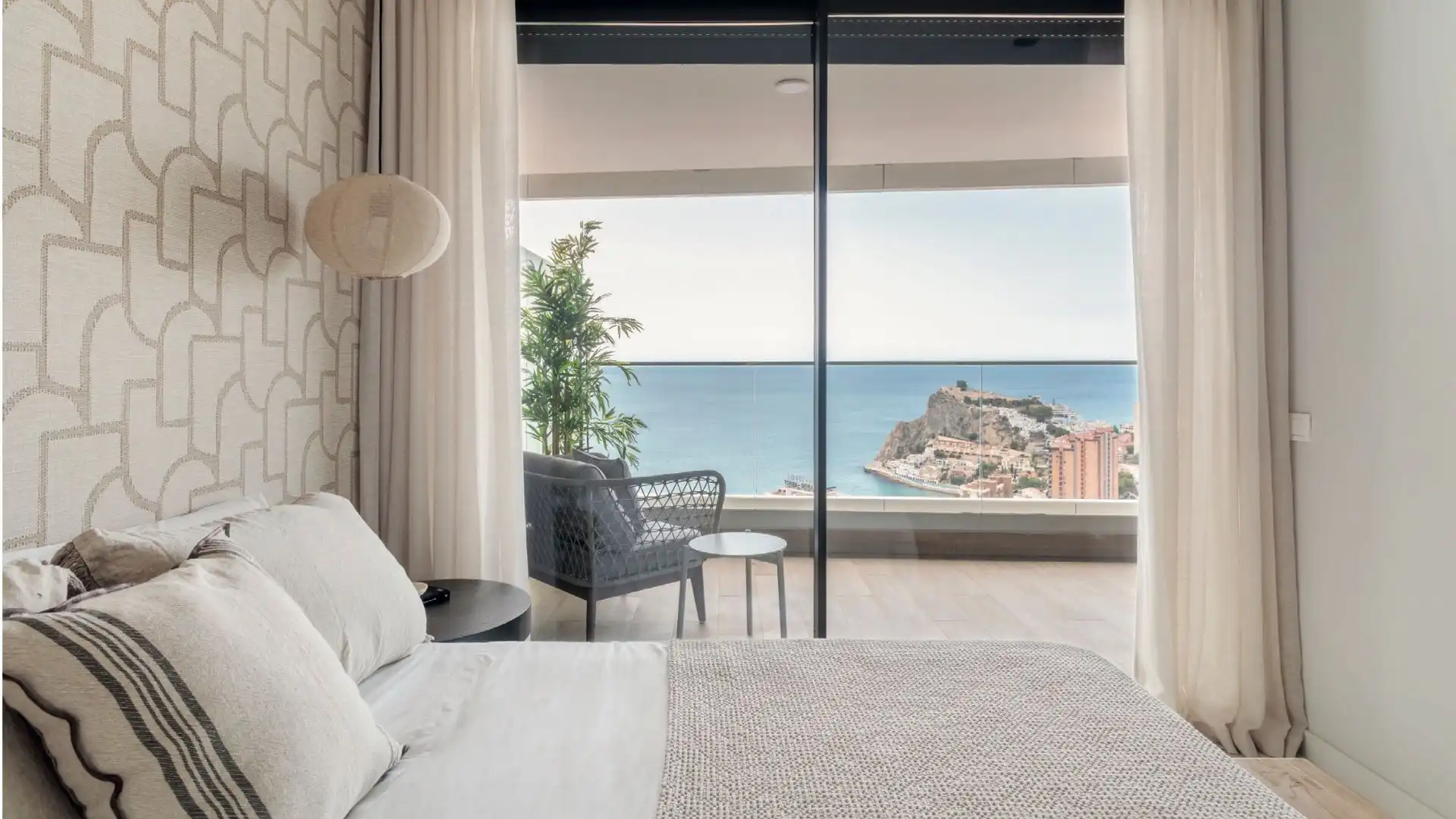 Dormitori de Apartament en venda en Benidorm amb Terrassa, Traster i Piscina comunitària